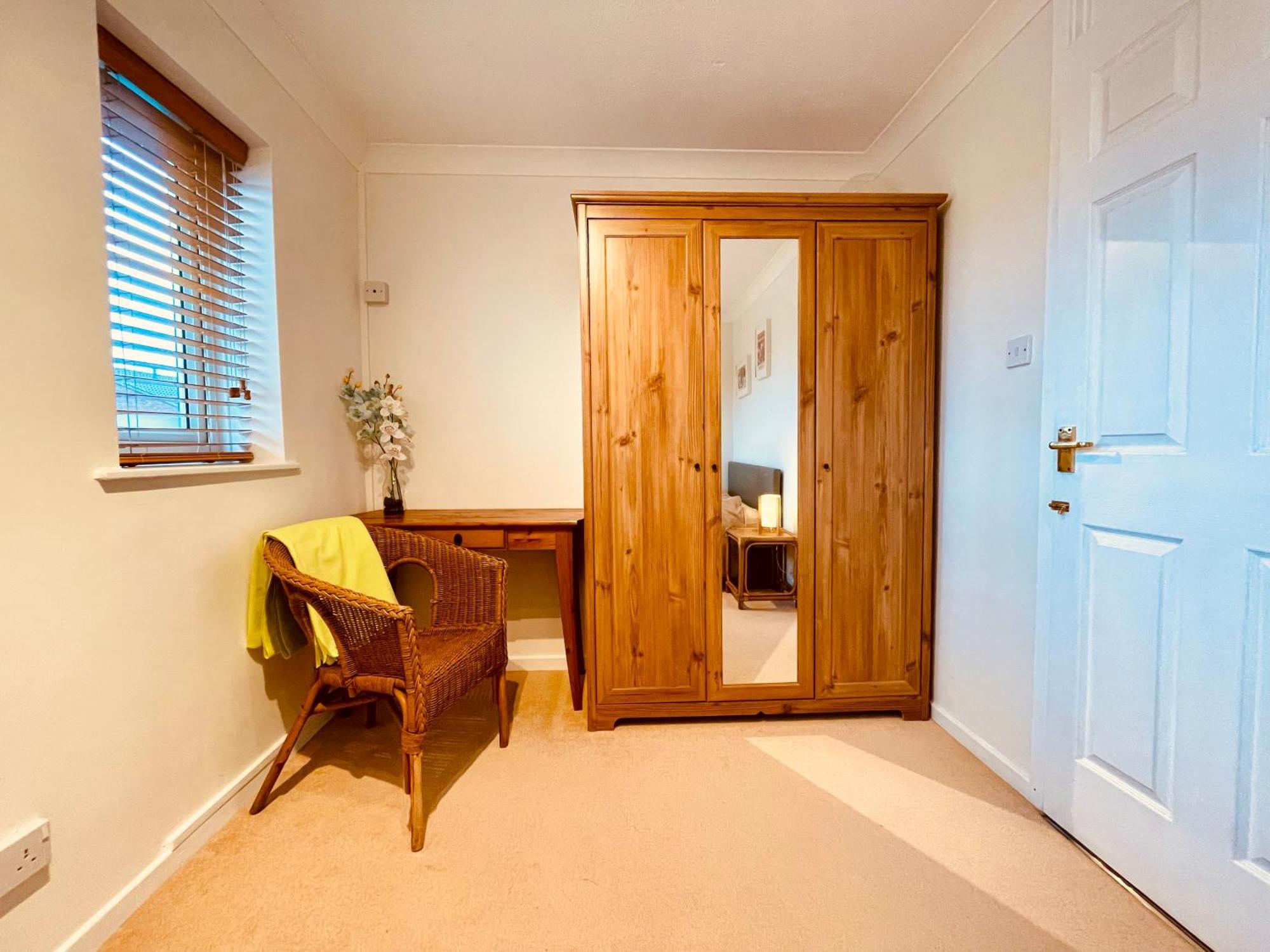 Cosy Quiet Double Bed & Breakfast Almondsbury